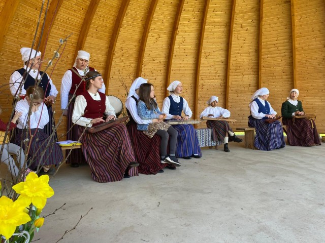 Folkloras kopa "Āravieši"
